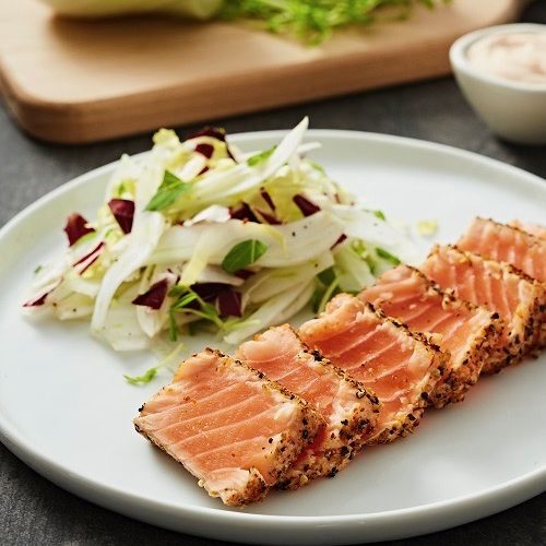 Le Glacier des allées Béziers Plat gastronomique servi dans un restaurant de Béziers, spécialités locales et cuisine raffinée.